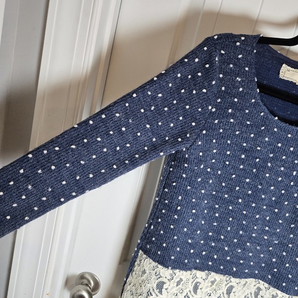 A'reve sweater Sz SM Navy Swiss Dot Lace Trim On Bottom - Picture 6 of 7